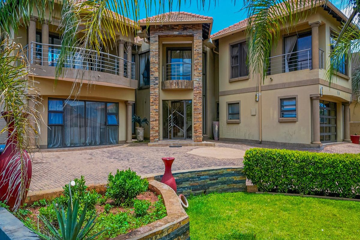 Experience Luxury Estate Living in the Heart of Hartbeespoort - Photo 5