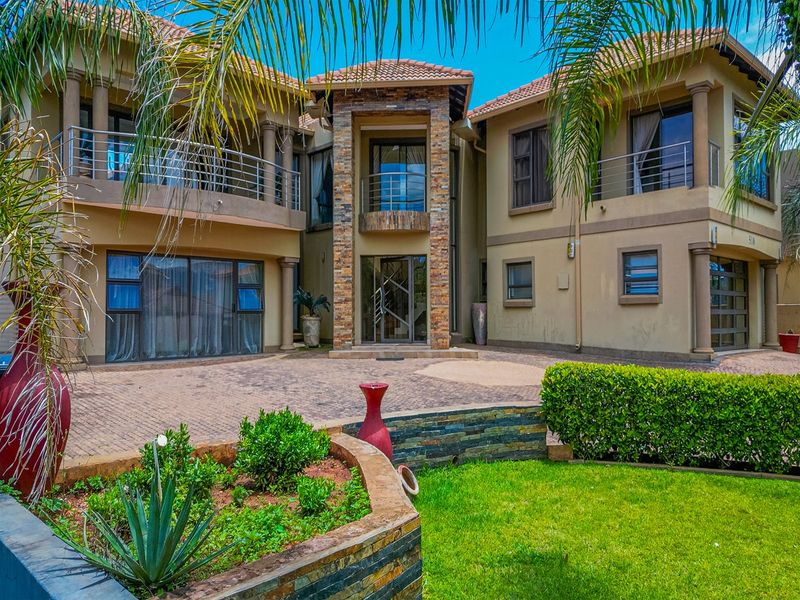 Experience Luxury Estate Living in the Heart of Hartbeespoort - Photo 5