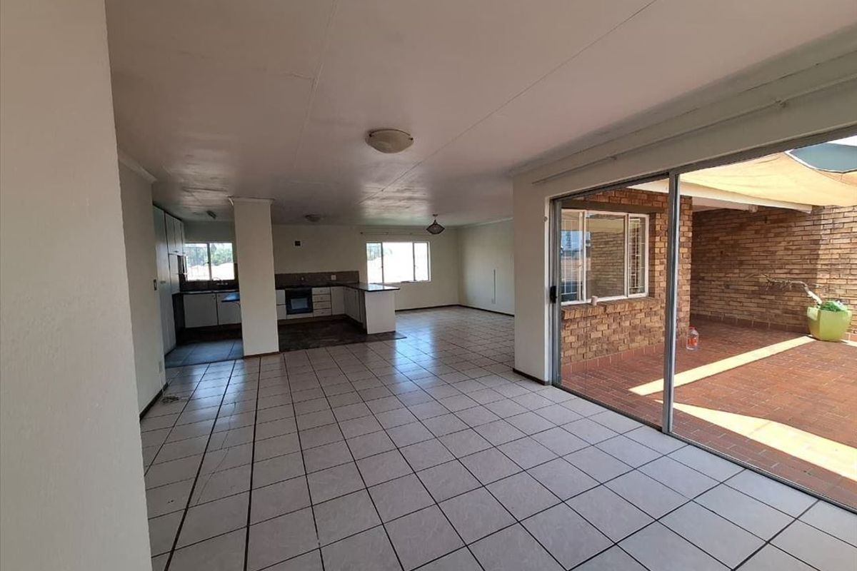 Elegant Family Home with Modern Comfort - Photo 2