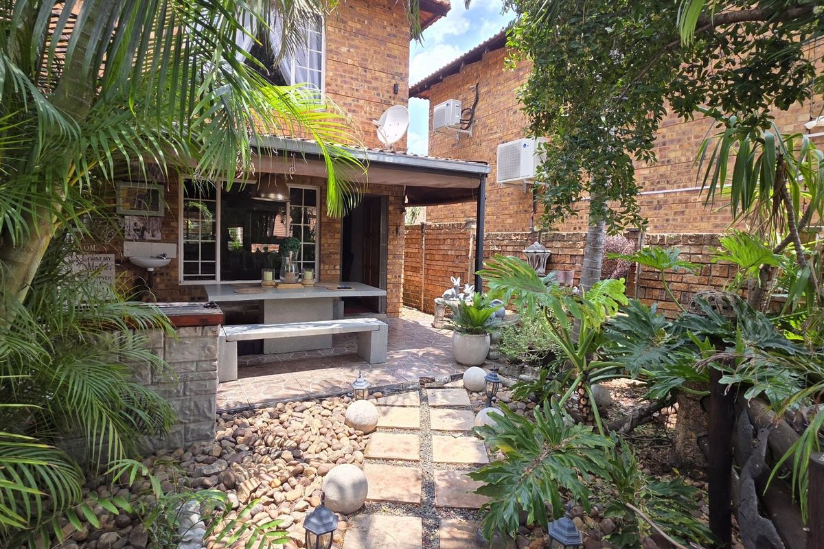 Charming Annlin Townhouse with Modern Comfor - Photo 5