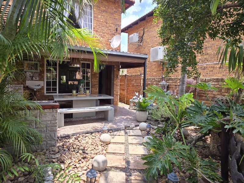 Charming Annlin Townhouse with Modern Comfor - Photo 5