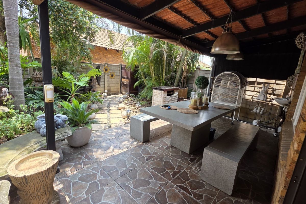 Charming Annlin Townhouse with Modern Comfor - Photo 4