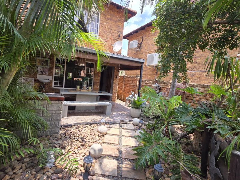 Charming Annlin Townhouse with Modern Comfor - Photo 6