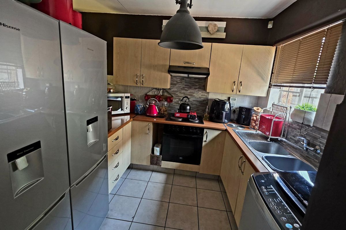 Charming Annlin Townhouse with Modern Comfor - Photo 2