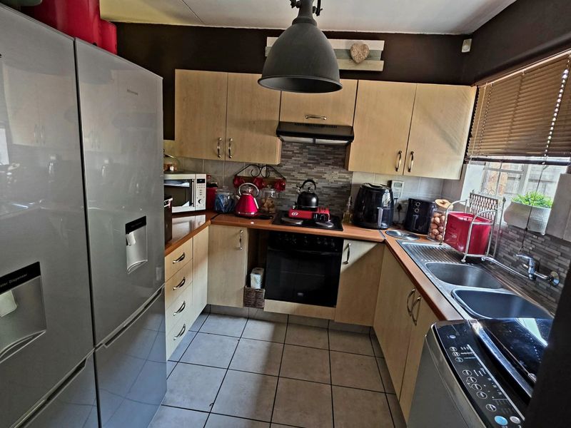 Charming Annlin Townhouse with Modern Comfor - Photo 2