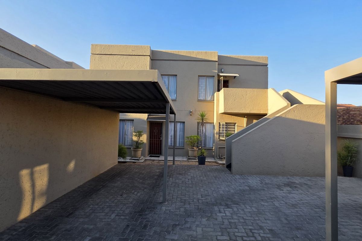 Secure Magalieskruin Townhouse with Balcony - Photo 5