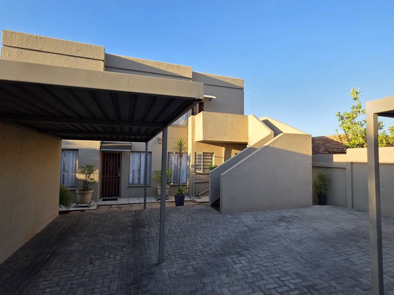 Secure Magalieskruin Townhouse with Balcony - Photo 6