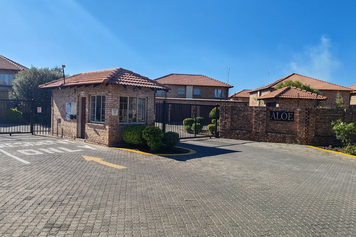 Stylish Secure Living in Popular Annlin Estate - Photo 4