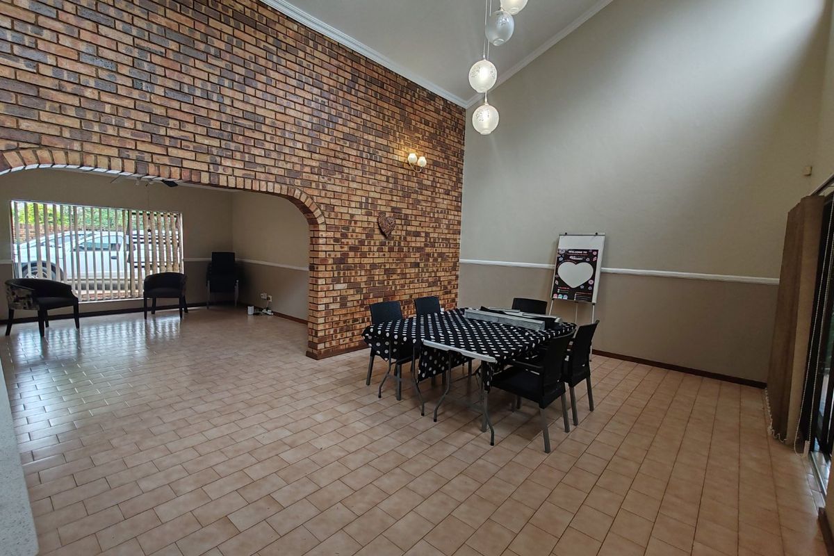 Perfect Balance of Business and Family Living - Photo 2