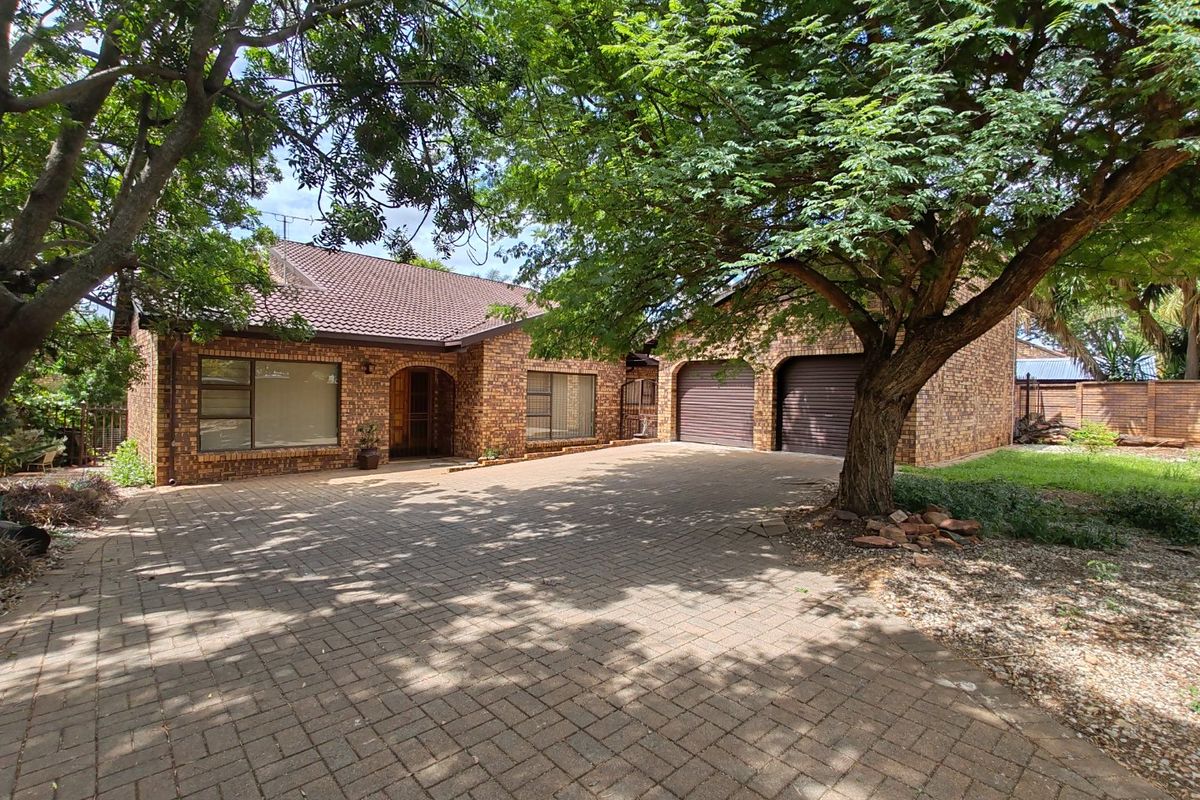 Perfect Balance of Business and Family Living - Photo 5