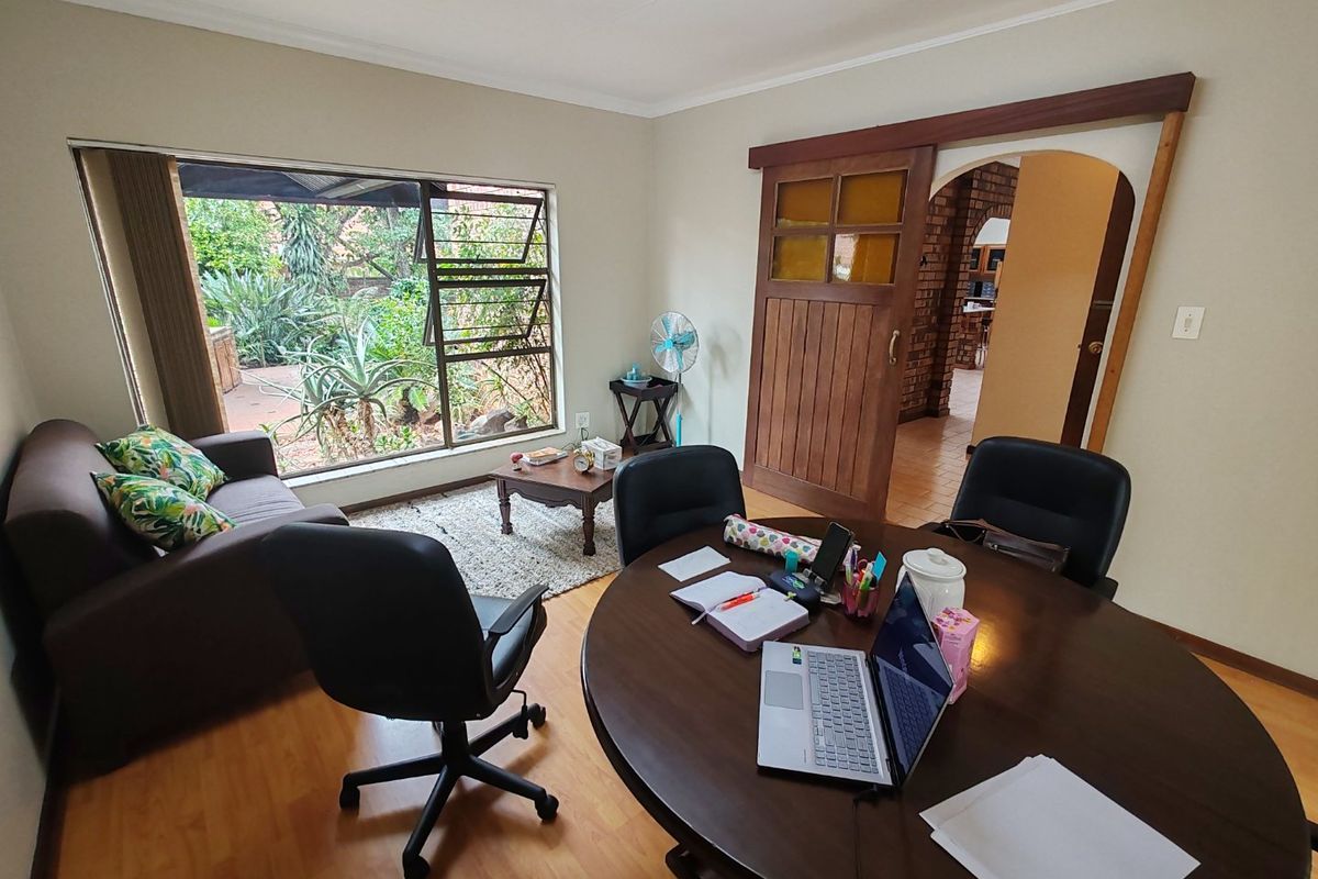 Perfect Balance of Business and Family Living - Photo 3