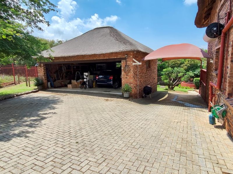 Discover this spacious 1543sqm property in Vaal Marina,  - Photo 7
