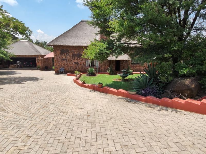 Discover this spacious 1543sqm property in Vaal Marina,  - Photo 2