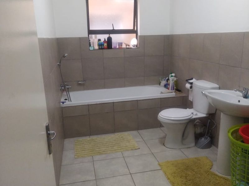 Stunning 3-Bedroom, 2-Bathroom First-Floor Apartment With Balcony  - Photo 7