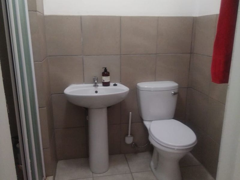 Stunning 3-Bedroom, 2-Bathroom First-Floor Apartment With Balcony  - Photo 6