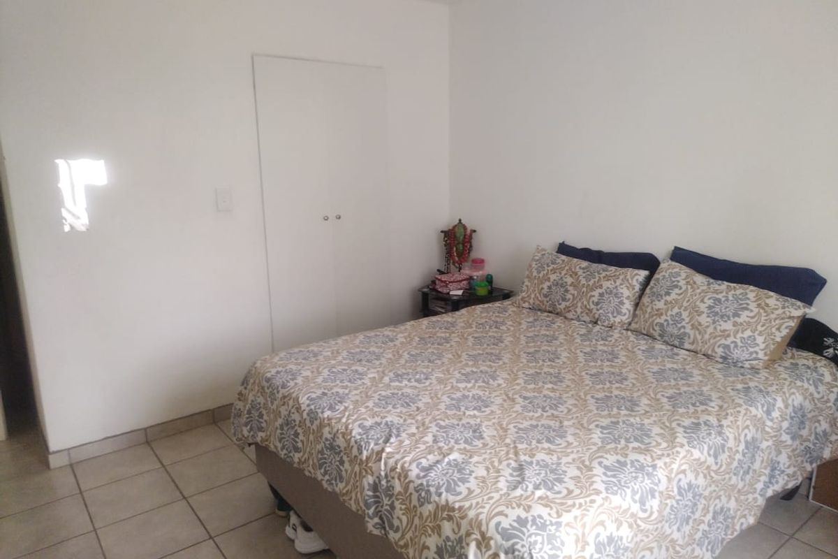 Stunning 3-Bedroom, 2-Bathroom First-Floor Apartment With Balcony  - Photo 4