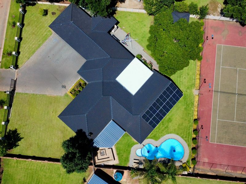 Exclusive Entertainer’s Dream Home – A Rare Find - Photo 5