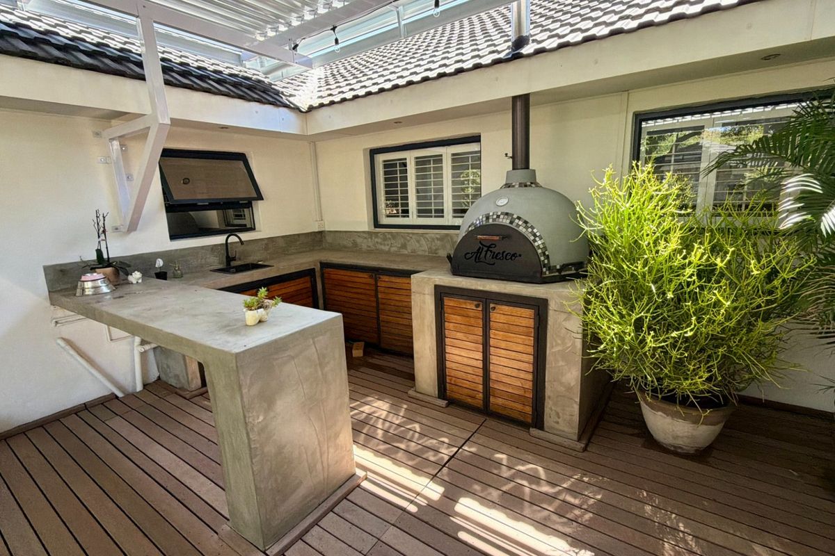 Exclusive Entertainer’s Dream Home – A Rare Find - Photo 2