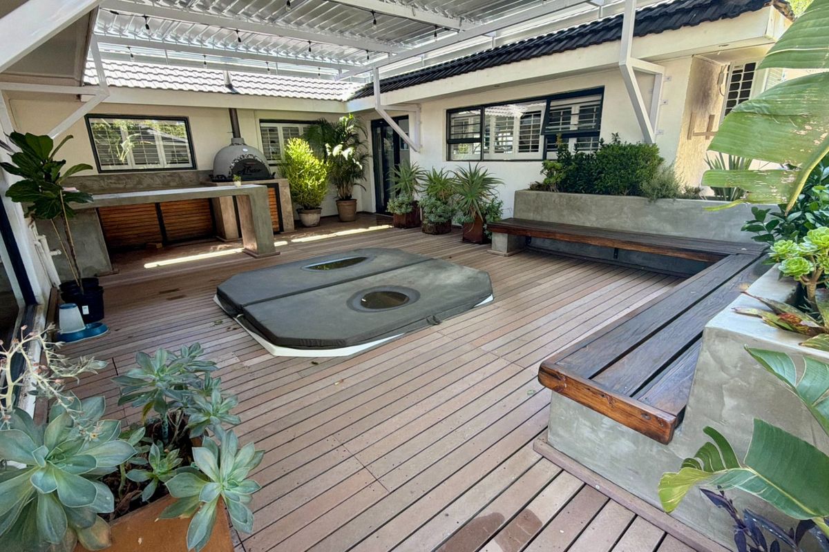 Exclusive Entertainer’s Dream Home – A Rare Find - Photo 3