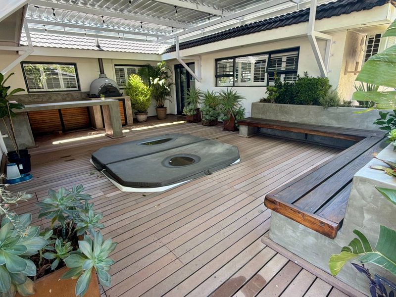 Exclusive Entertainer’s Dream Home – A Rare Find - Photo 3