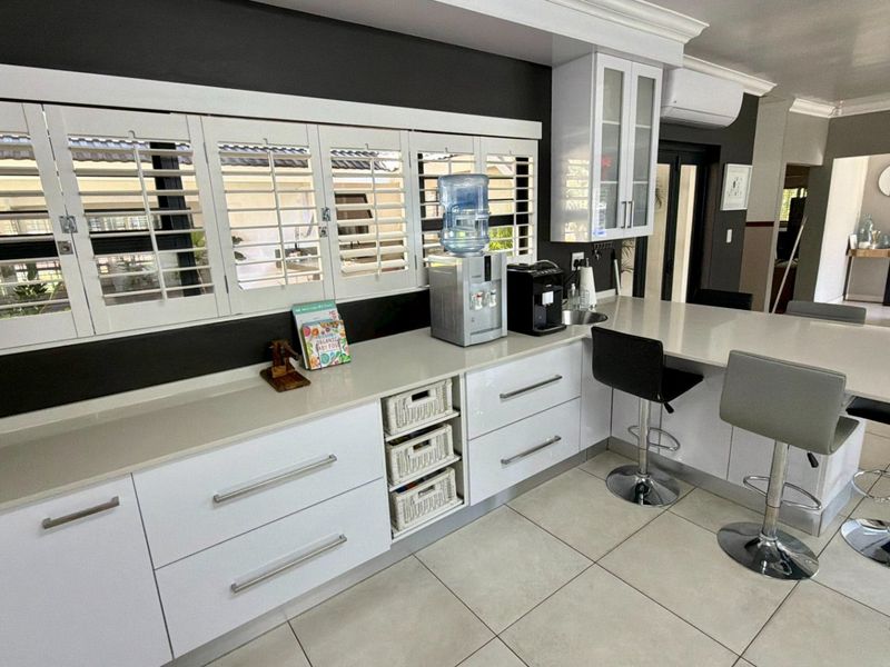 Exclusive Entertainer’s Dream Home – A Rare Find - Photo 9