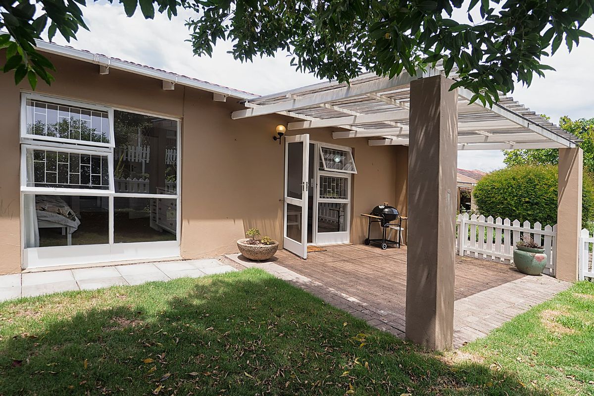 Cute as a Button! Move in Ready !  - Photo 3