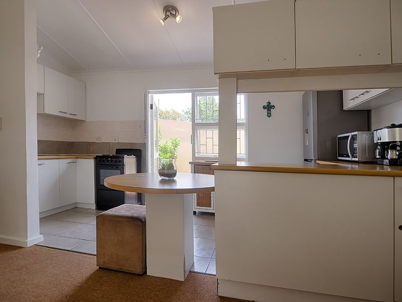 Cute as a Button! Move in Ready !  - Photo 8