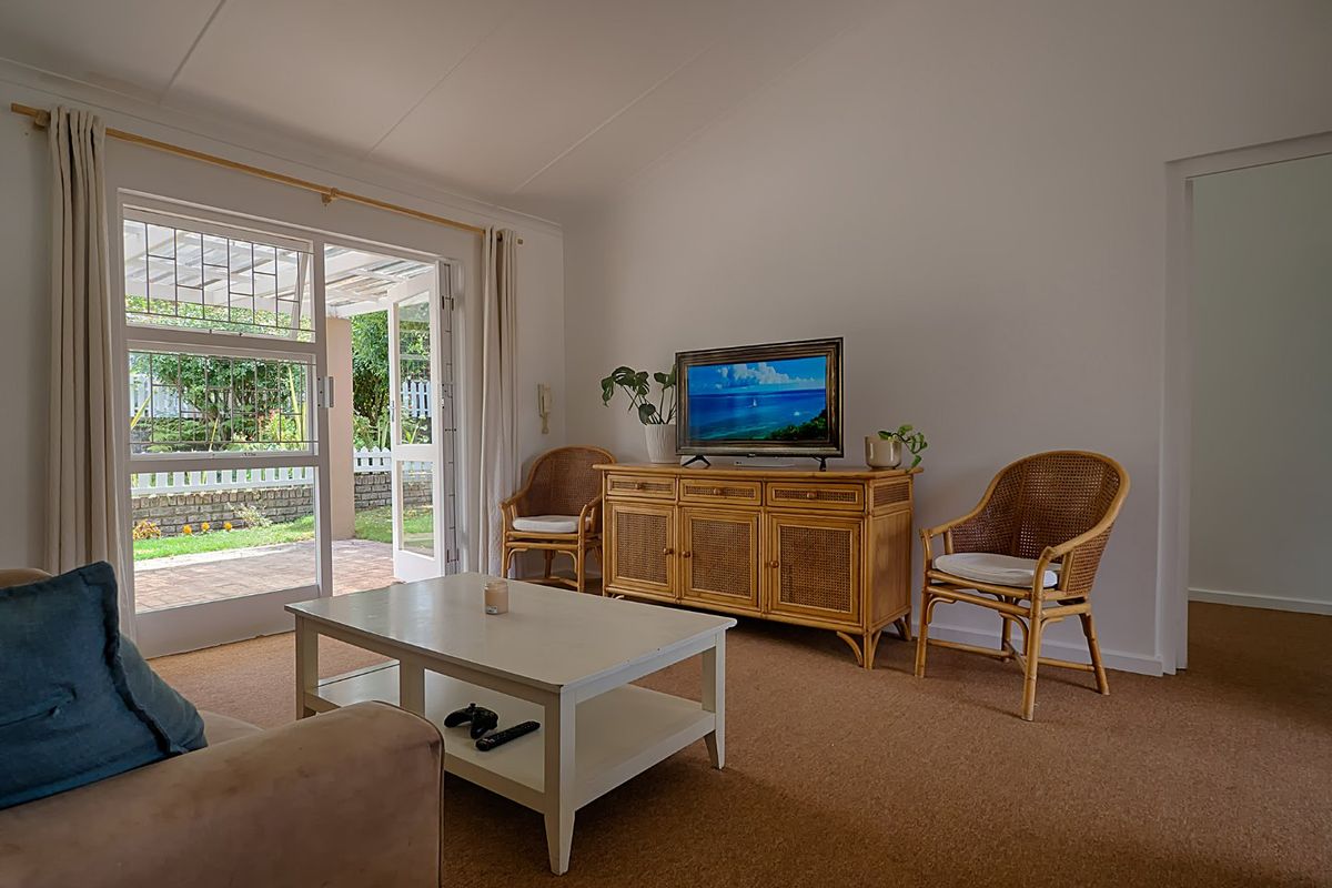 Cute as a Button! Move in Ready !  - Photo 4