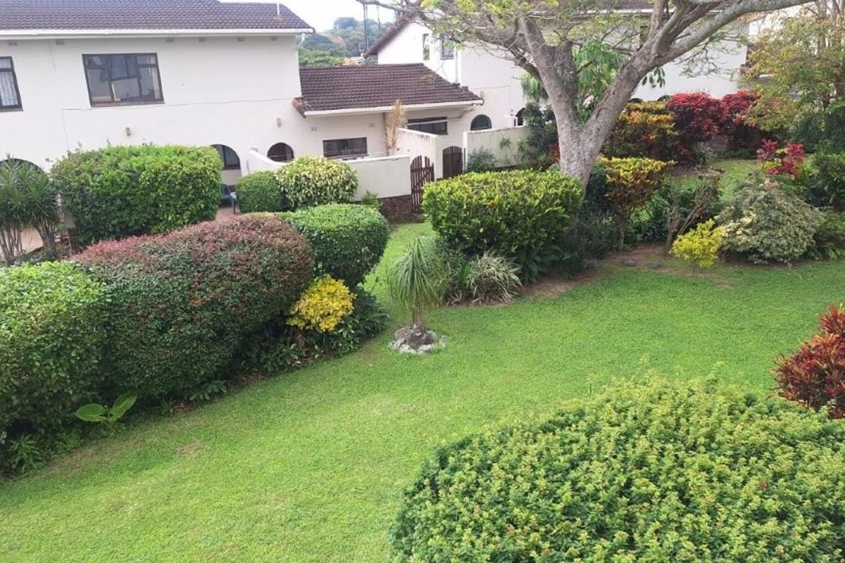 Exceptional Value – Secure, Spacious 3 bedroom Townhouse - Photo 5