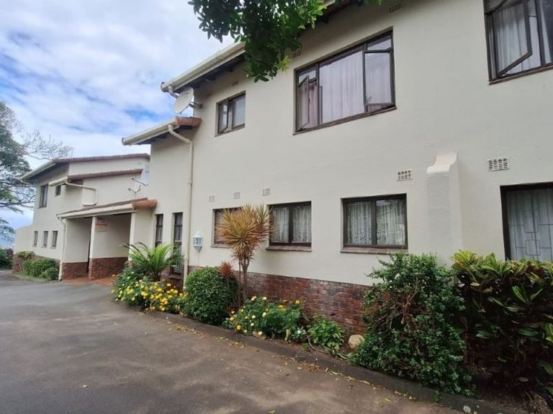 Exceptional Value – Secure, Spacious 3 bedroom Townhouse - Photo 10