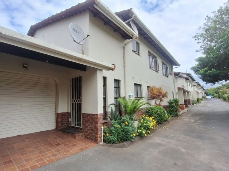 Exceptional Value – Secure, Spacious 3 bedroom Townhouse - Photo 9