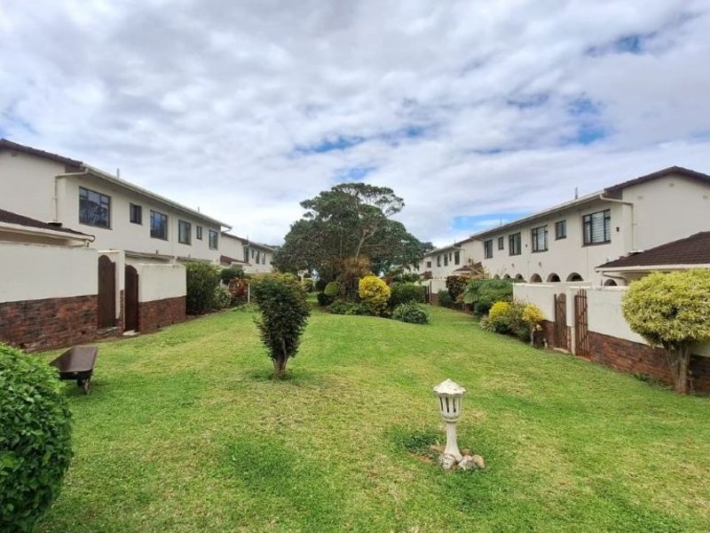 Exceptional Value – Secure, Spacious 3 bedroom Townhouse - Photo 8