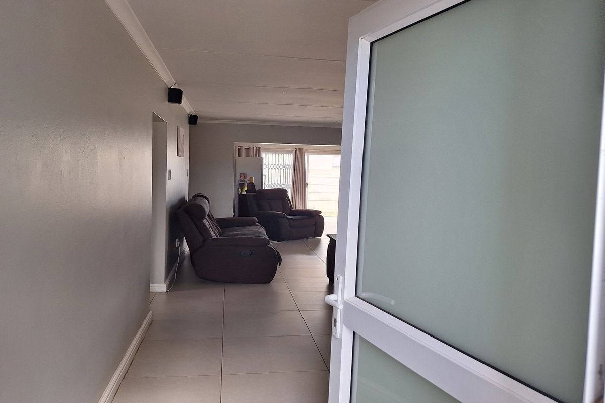 DREAM HOME FOR  A SMALL FAMILY OR DOWNSIZERS - Photo 3