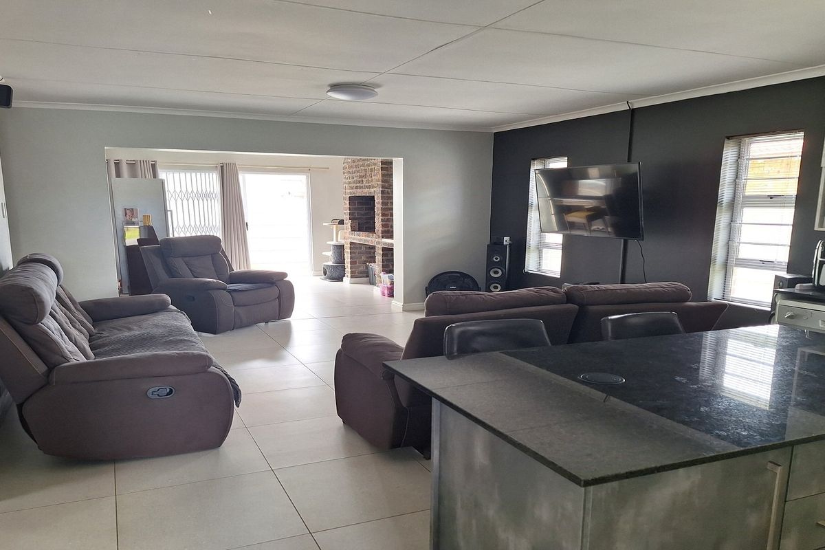 DREAM HOME FOR  A SMALL FAMILY OR DOWNSIZERS - Photo 4