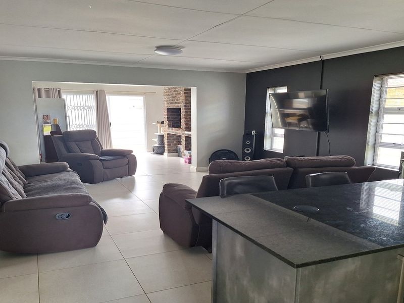 DREAM HOME FOR  A SMALL FAMILY OR DOWNSIZERS - Photo 4