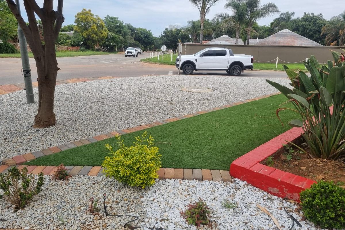 DIOUBLE STORY 4 BEDROOM FREESTANDING HOUSE IN FLORA PARK POLOKWANE  - Photo 4