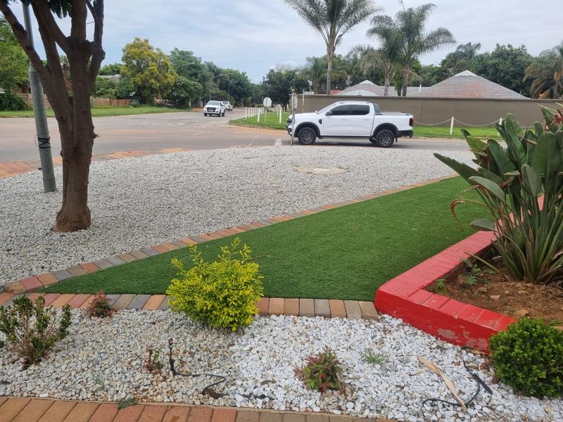 DIOUBLE STORY 4 BEDROOM FREESTANDING HOUSE IN FLORA PARK POLOKWANE  - Photo 4