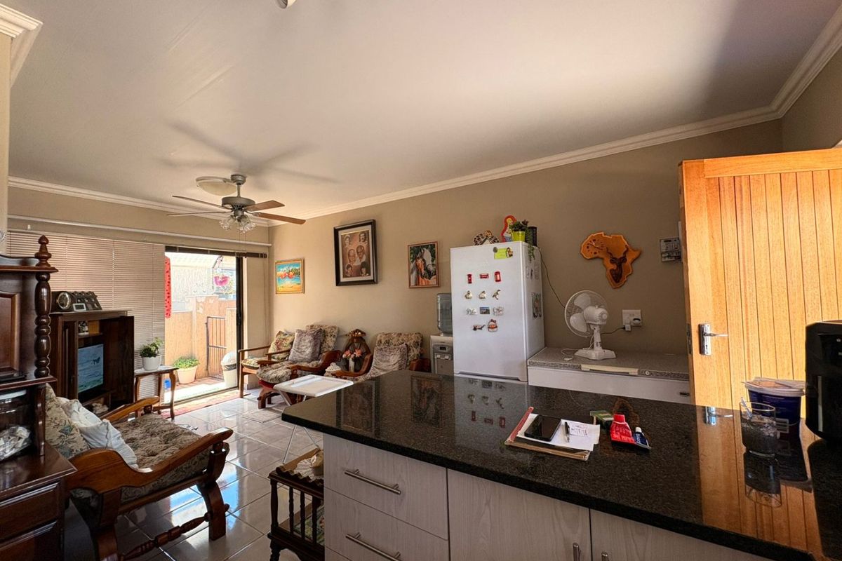 Modern Two-Bedroom, Two Bathroom Flat in Sought-After Anistemi Retirement Village, Klerksdorp - Photo 2