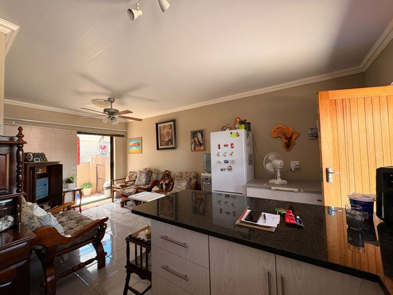 Modern Two-Bedroom, Two Bathroom Flat in Sought-After Anistemi Retirement Village, Klerksdorp - Photo 2