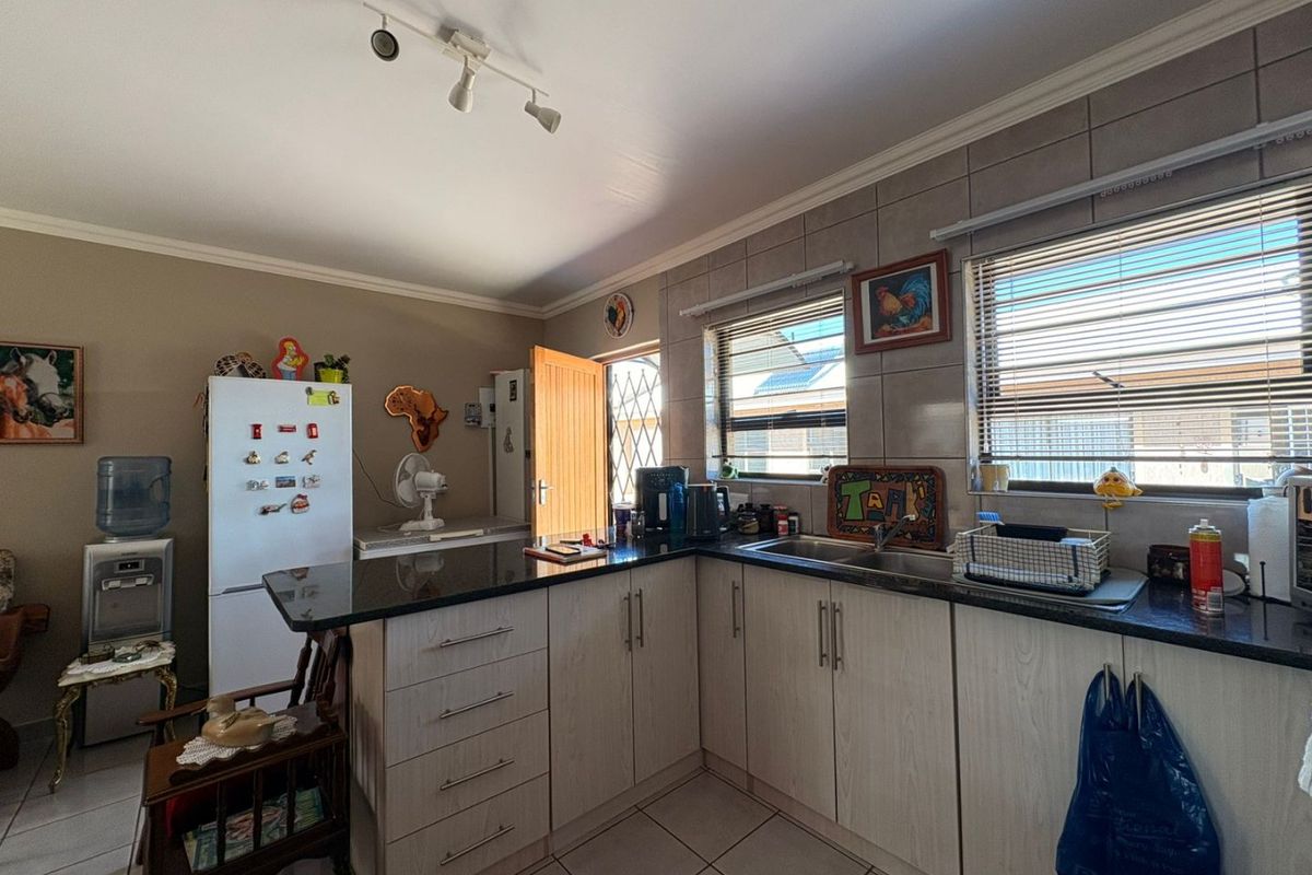 Modern Two-Bedroom, Two Bathroom Flat in Sought-After Anistemi Retirement Village, Klerksdorp - Photo 5
