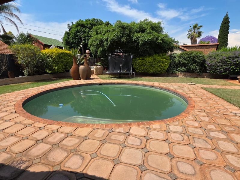 Exceptional Entertainer’s Home with Luxury Features - Photo 8