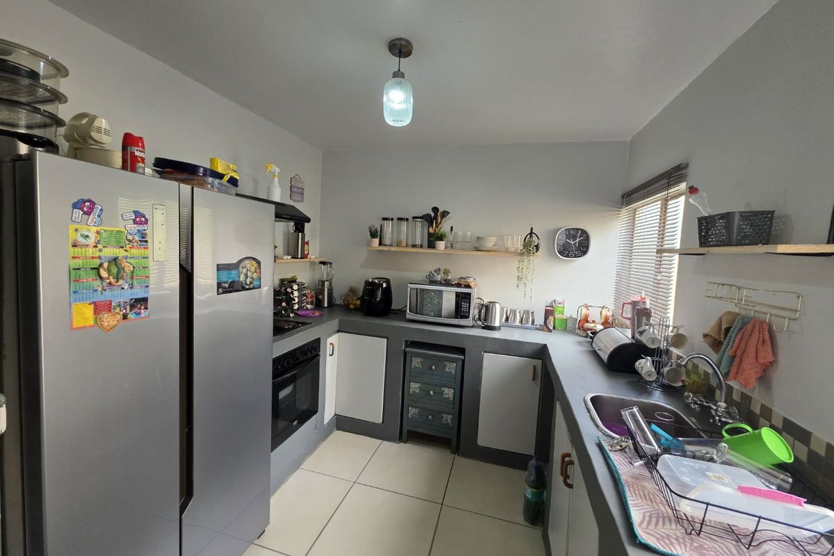 Modern Townhouse in Prime Magalieskruin - Photo 4