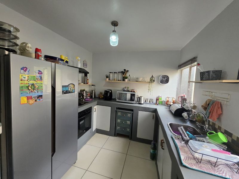 Modern Townhouse in Prime Magalieskruin - Photo 4