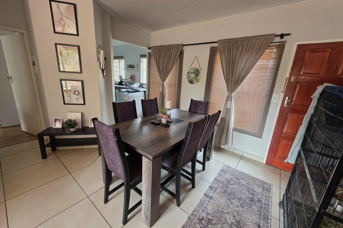 Modern Townhouse in Prime Magalieskruin - Photo 2