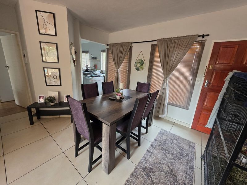 Modern Townhouse in Prime Magalieskruin - Photo 2