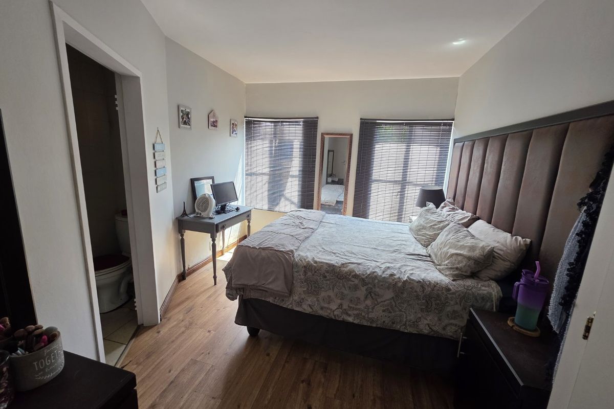 Modern Townhouse in Prime Magalieskruin - Photo 5