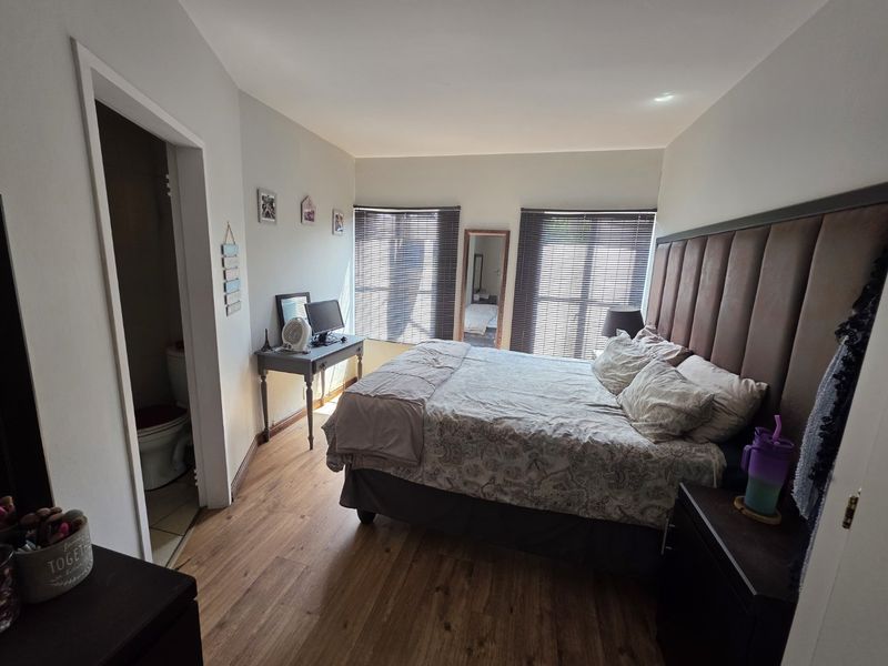 Modern Townhouse in Prime Magalieskruin - Photo 5