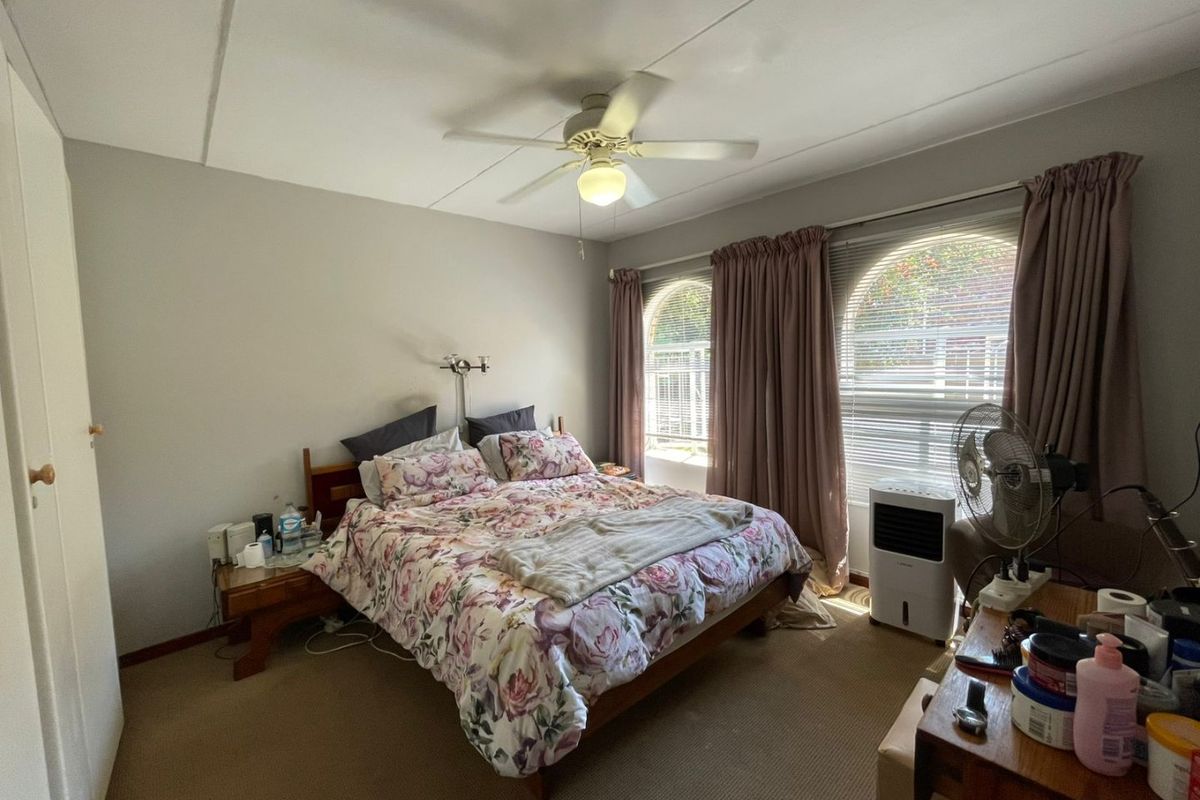 Spacious Ground-Floor Unit With Amenities - Photo 5