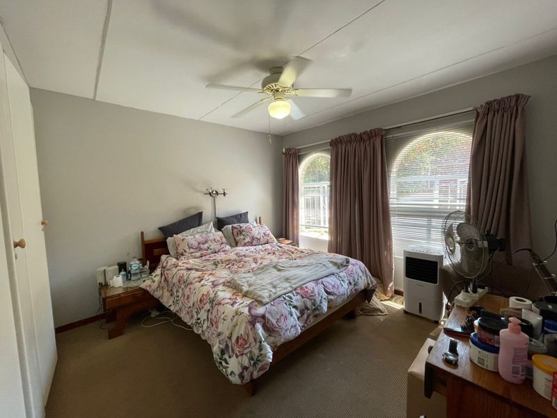 Spacious Ground-Floor Unit With Amenities - Photo 5