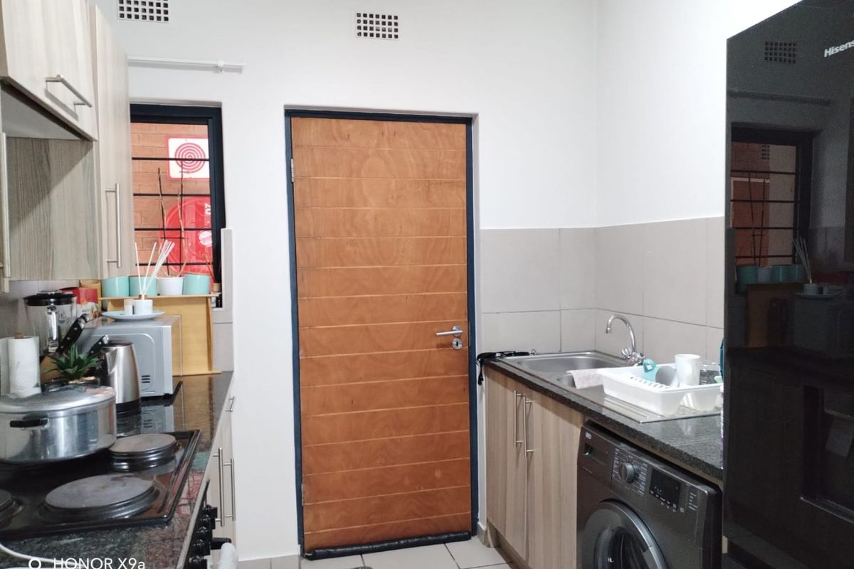 2-bedroom and 1-bathroom ground-floor apartment  - Photo 2